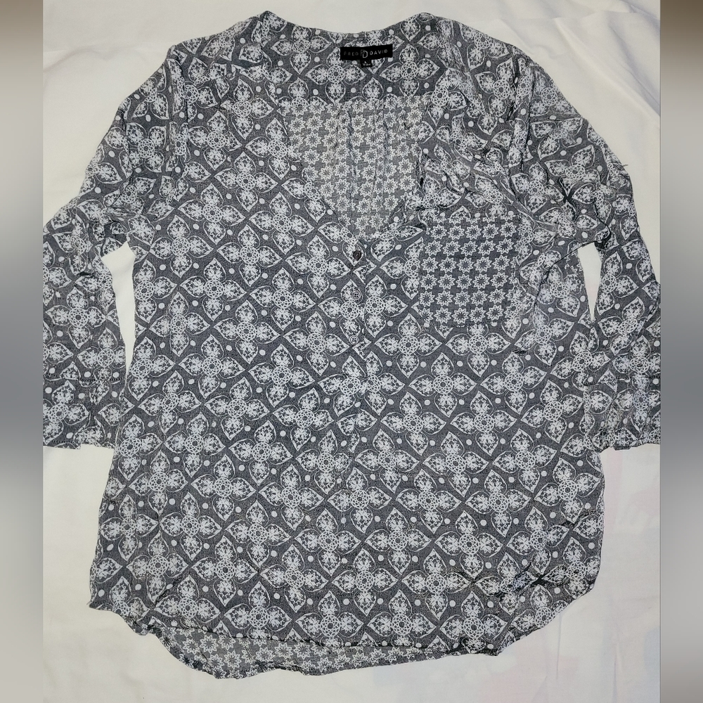 Womens Vneck 3/4 sleeved shirt